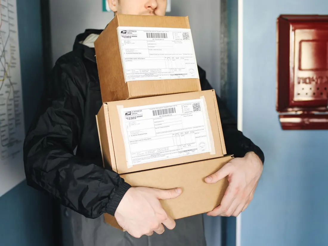Delivery parcels for cash on delivery orders in Pakistan