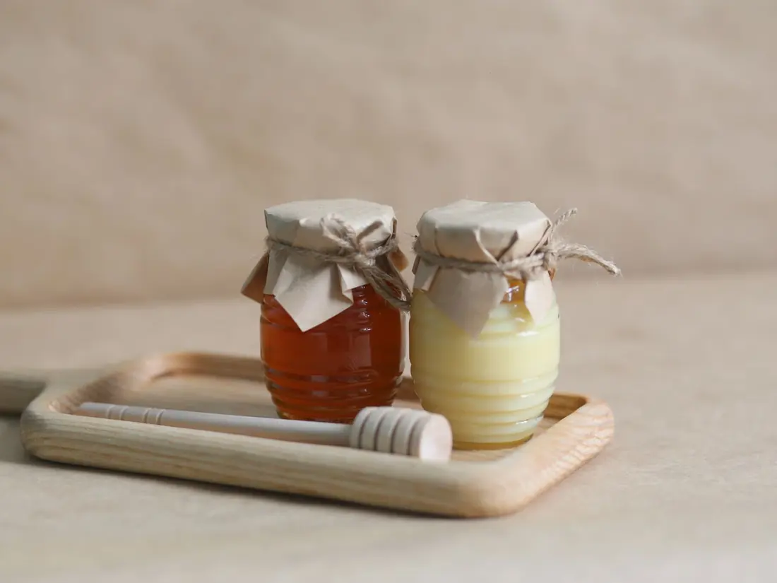 Honey jars on a tray, ready to ship across Pakistan